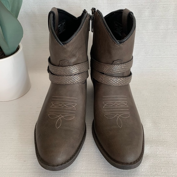 New Dingo Aydra Dark Taupe Faux Leather Ankle Strap Western Booties Woman’s 9.5M - Picture 2 of 12